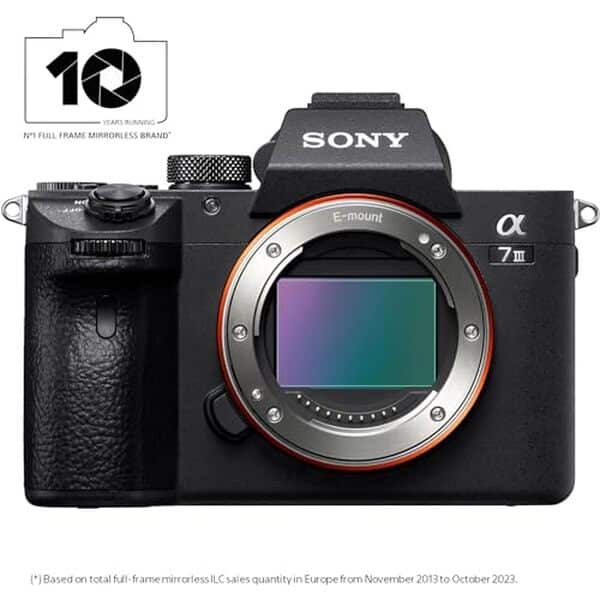 Découvrez notre test détaillé du Sony Alpha 7 III : appareil photo hybride plein format avec zoom 28-70mm, performances et avis d'expert inclus. 