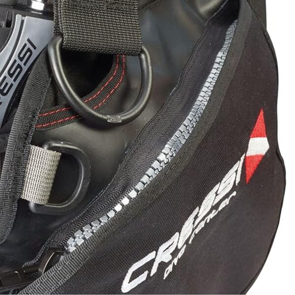 Découvrez notre test détaillé du gilet stabilisateur Cressi Sub Solid Dive Center Edition M noir : caractéristiques, performances et avis d'expert pour plongeurs.