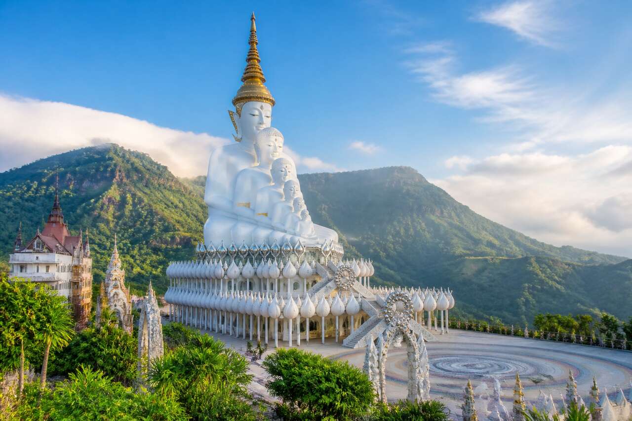 Wat Phra That Pha Sorn Kaew : un temple unique perché dans les montagnes
