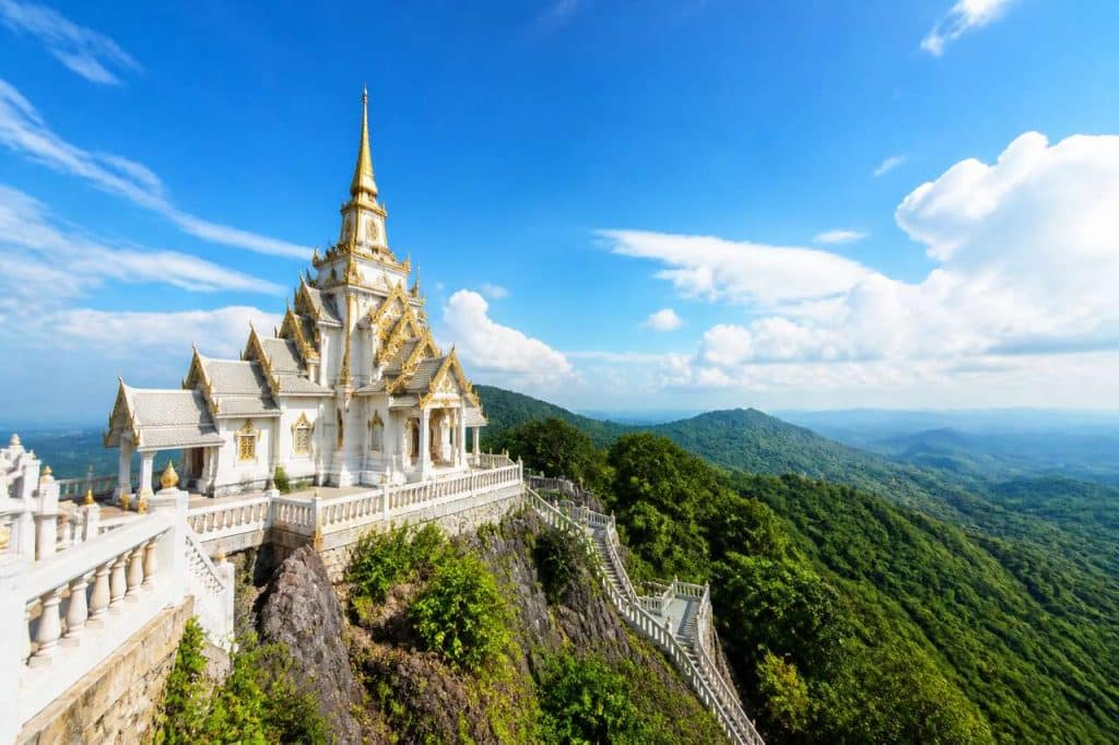 Wat Chaloem Phrakiat : le temple atypique de la région de Lampang
