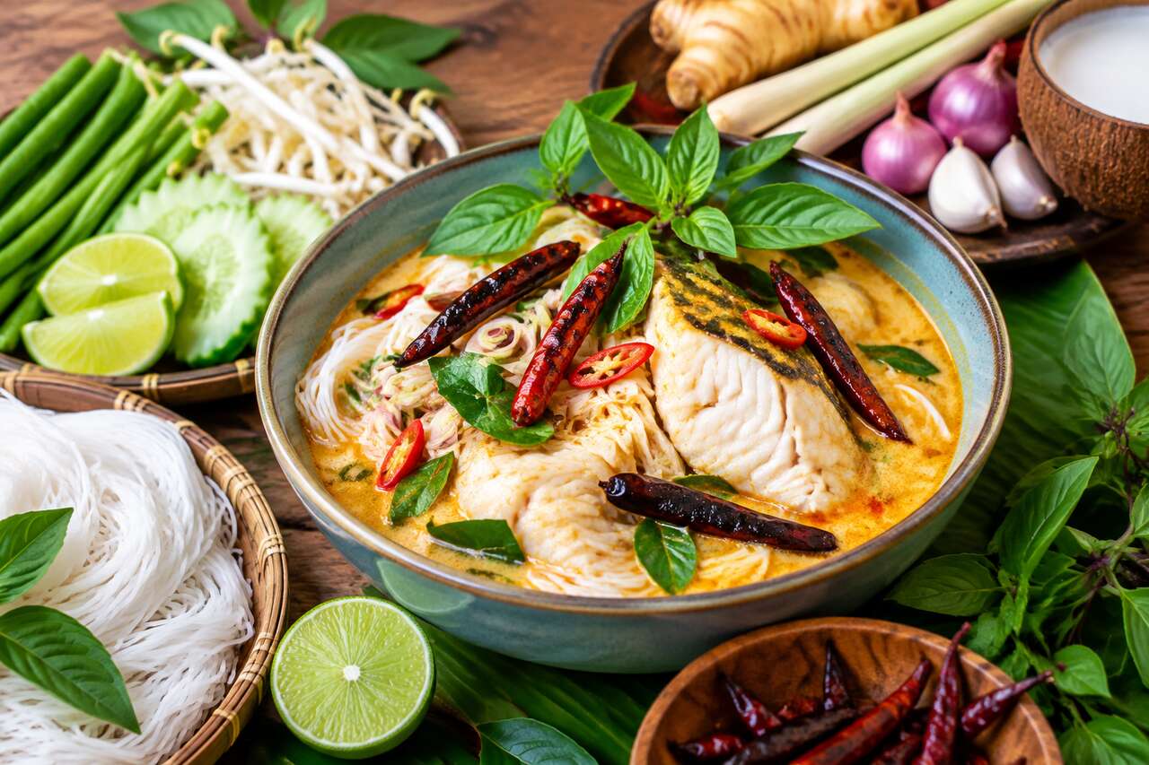 Recette de vermicelles de riz et soupe de poisson au curry (Kanom Jien Namya)
