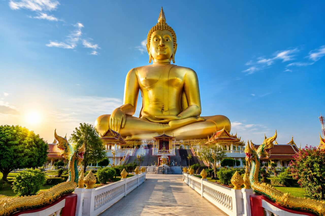 Wat Muang : le plus grand bouddha de Thaïlande