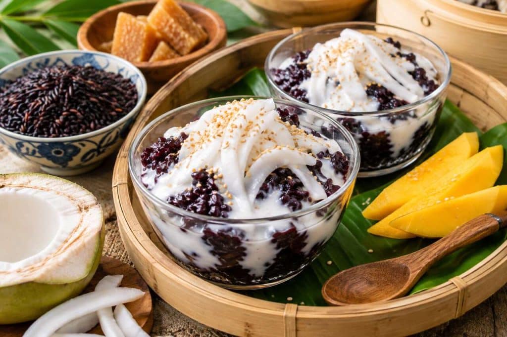 Recette de riz gluant noir à la noix de coco jeune